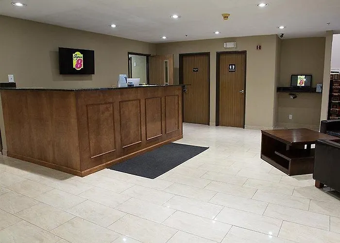 Econo North Hotel 3*