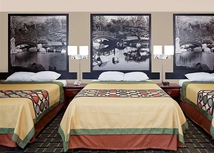 Hotel Econo North 3*
