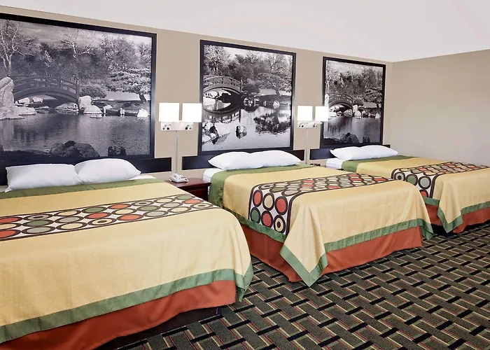 Econo North Hotel