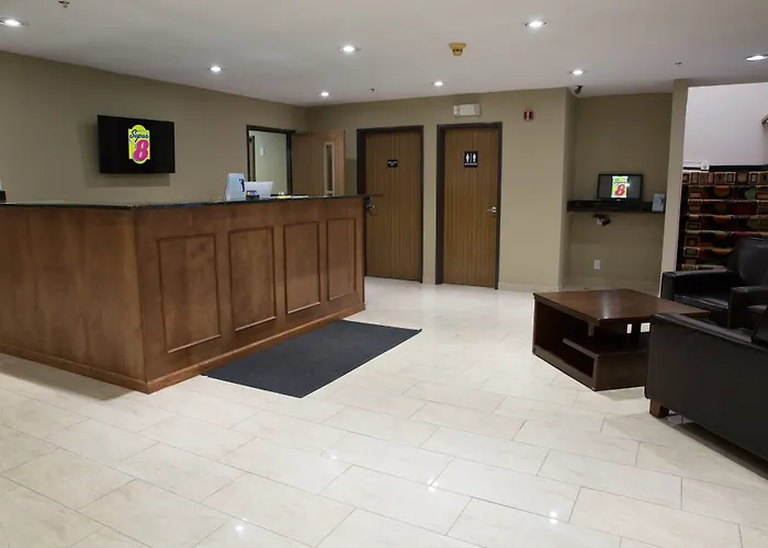Econo North Hotel Canton