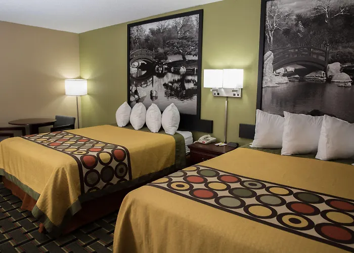 Econo North Hotel