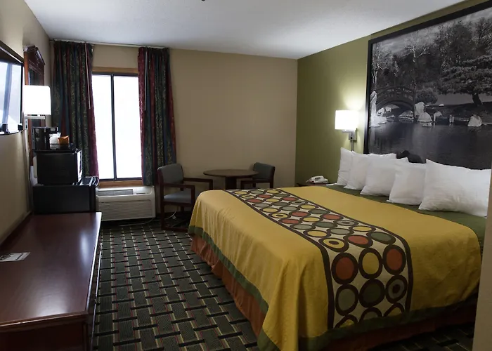 Econo North 3*
