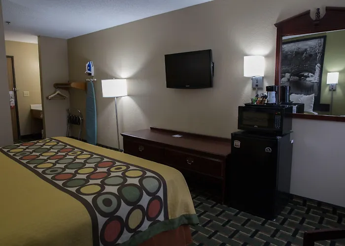 Econo North Hotel 3*