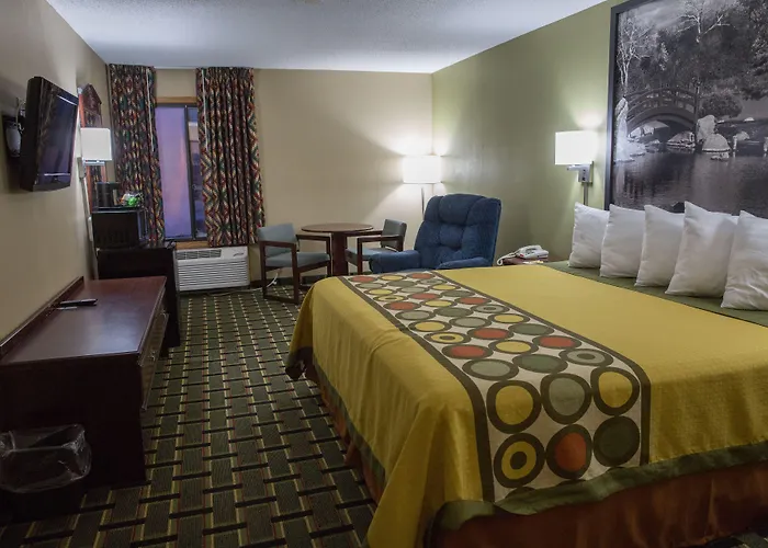Econo North Hotel