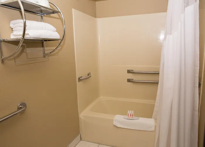Econo North Hotel