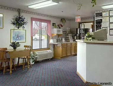 Econo North Hotel Canton