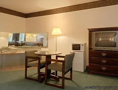 Econo North Hotel 3*