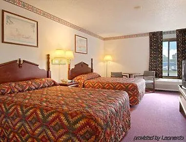 Econo North Hotel 3*