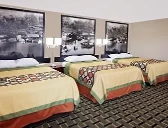 Econo North Hotel 3*